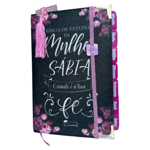 Capa do livro Bíblia da Mulher Sábia de Estudos 100% Glitter Preta com Abas adesivas + Elástico + Marca páginas